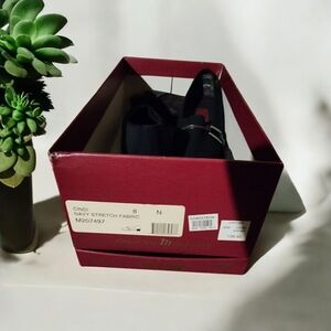 EUC MUNRO AMERICAN WOMEN'S CINDI STRETCH DRESS PUMPS